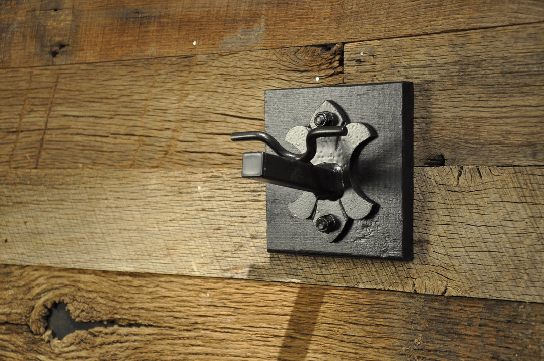 TOUGH LUCK - 4' 1/2" Longhorn Skull