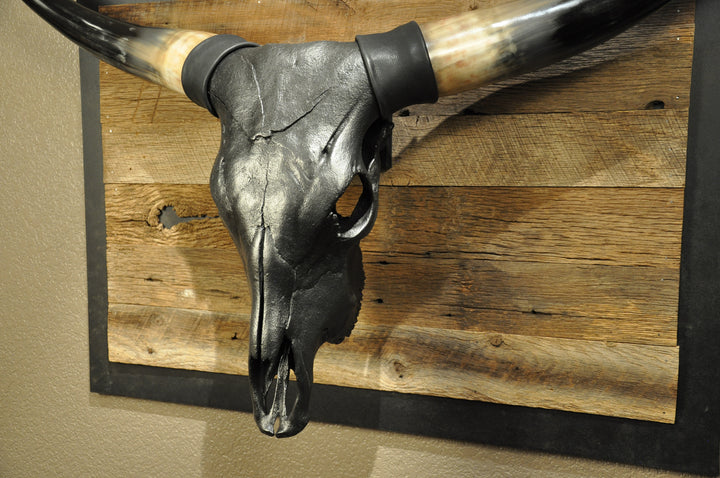 TOUGH LUCK - 4' 1/2" Longhorn Skull
